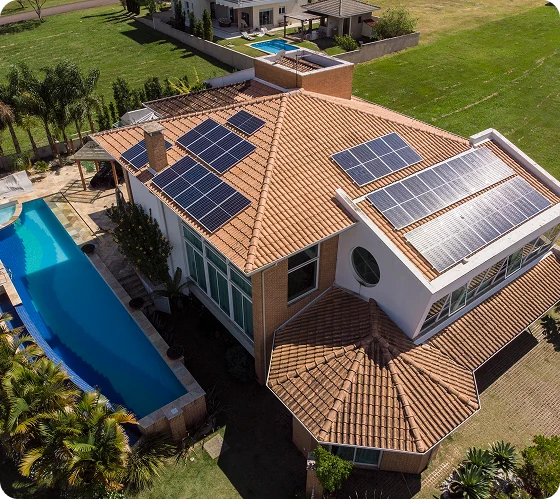 Sistema solar residencial real instalado pela Sunpere