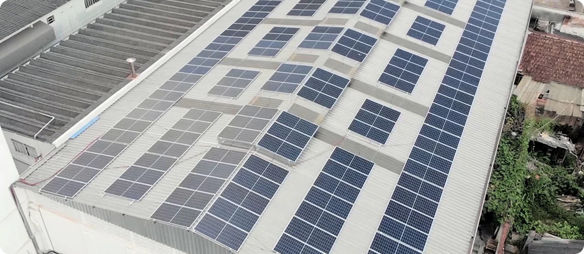 Sistema solar comercial real instalado pela Sunpere